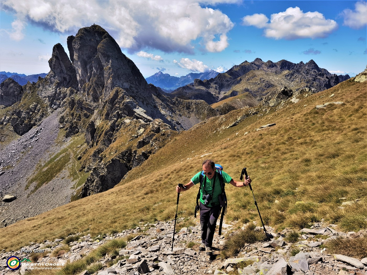 03  In decisa salita dai laghi al Ponteranica centrale con vista sul Valletto.jpg